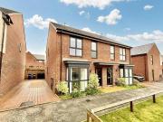 3 Bedroom House Newcastle Staffordshire 89805425