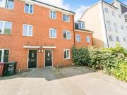 3 Bedroom House Reading Berkshire 92818659