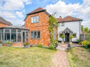 3 Bedroom House Reading West Berkshire 95660675