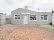3 Bedroom house rented in Pelican Park, Cape Town