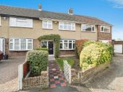 3 Bedroom House Romford Greater London 90179078