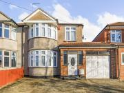 3 Bedroom House Stanmore Greater London LS91690365