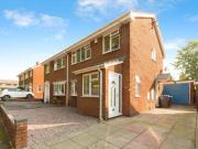 3 Bedroom House Stoke On Trent Staffordshire 91123658