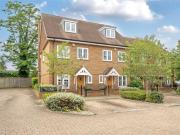 3 Bedroom House Surrey Surrey 93862169