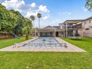 4 Bedroom House To Let in Constantia