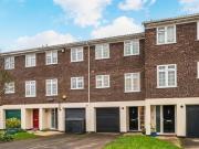 3 Bedroom House Weybridge Surrey 98864660