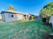 3 bedroom house with a 2 bedroom cottage