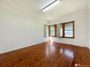 3 Bedroom House with Garage in Prime Location