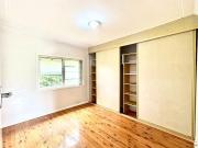 3 bedroom House with LUG very close to Kent Road Public...