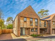 3 bedroom link detached house for sale