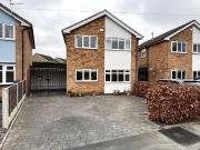 3 bedroom link detached house for sale