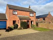 3 bedroom link detached house for sale