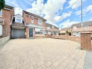 3 bedroom link detached house for sale