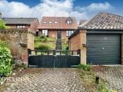 3 bedroom link detached house for sale