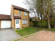 3 bedroom link detached house for sale