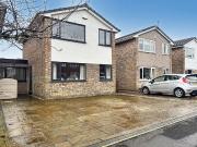 3 bedroom link detached house for sale