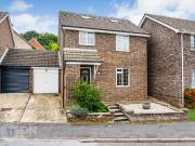 3 bedroom link detached house for sale in Lindford...