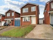 3 bedroom link detached house for sale in Mapledene...