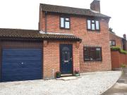 3 bedroom link detached house to rent