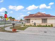3 bedroom luxury Villa for sale in Hialeah, Florida