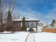 3 Bedroom Main Floor Located in Deer Park!