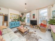3 bedroom maisonette for rent in Chatsworth Road, London, E5