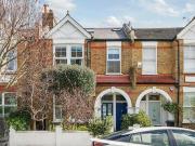 3 Bedroom Maisonette For Rent In London