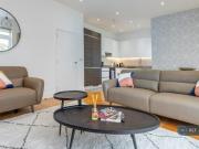 3 Bedroom Maisonette For Rent In London