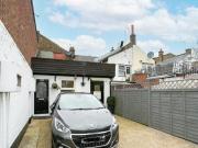 3 Bedroom Maisonette For Rent In Watford