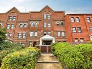 3 bedroom maisonette for sale in Marks Court, Southend...
