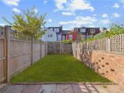 3 bedroom maisonette for sale in Sedgemere Avenue, N2