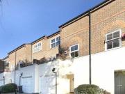 3 Bedroom Mews Property For Rent In Clapham, London