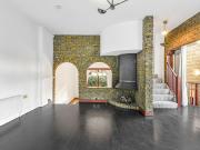 3 bedroom mews to rent