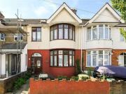 3 bedroom Mid Terrace House for sale, Dawlish Drive,...