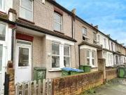 3 bedroom Mid Terrace House to rent, Brookdene Road,...