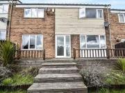 3 bedroom Mid Terrace House to rent, High Green,...
