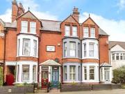 3 bedroom Mid Terrace House to rent, Mount Road,...