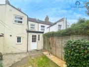 3 bedroom Mid Terrace House to rent, Warwick Road,...