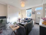 3 Bedroom Mid Terraced House for rent in Beechwood...