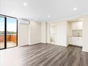 3 bedroom Penthouse Next to Westfield