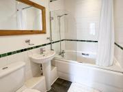 3 bedroom private hall to rent