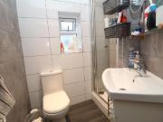 3 bedroom private hall to rent