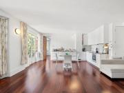 3 bedroom property in Addisland Court, Holland Villas...