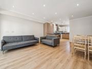 3 bedroom property in Chatfield Road, London, SW11...