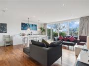 3 bedroom property in Grand Canal Apartments, 56 De...