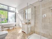 3 bedroom property in Kings Avenue, London, SW4 £5,000...