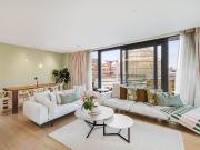 3 bedroom property in Lighterman Towers, 1 Harbour...