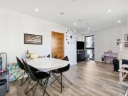 3 bedroom property in Osiers Road, London, SW18 £3,300...