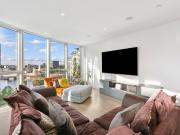 3 bedroom property in Pinnacle House, Juniper Drive,...