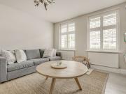 3 bedroom property in Richmond Hill Court, Richmond,...